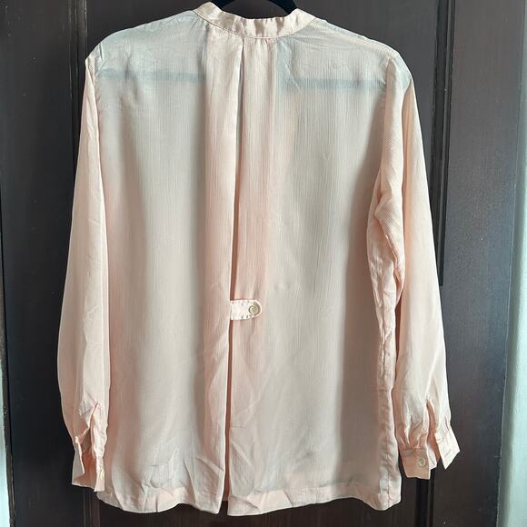 70s Vintage NEIL'S APPAREL | PInk Crinkle Silky Popover W/ Pleat Back | Size 10 - Picture 4 of 6